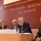 Luis Mateo Díez, entre Juan Carlos Aparicio y José María Balcells