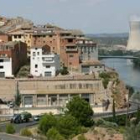 Vista de la localidad tarraconense de Ascó, con la central nuclear en funcionamiento al fondo