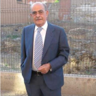 Manuel Díaz posa ante los restos del foro romano.