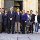 Los candidatos del PP a las Cortes rodean a Silván antes de presentar la lista.