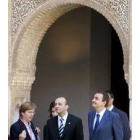 Zapatero y Marcinkiewicz, entre otros, durante su visita a la Alhambra