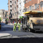 Obras de asfaltado en el centro en una imagen de archivo.