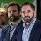 Los miembros de Vox, Santiago Abascal, Iván Espinosa de los Monteros y Luis Gestoso. MARCIAL GUILLÉN