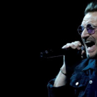 El líder de U2, Bono, durante un concierto de la banda en California, el pasado mes de mayo.