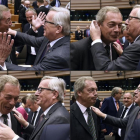 El presidente de la Comisión Europea, Jean-Claude Juncker, y el léder del UKIP, Nigel Farage, en el Parlamento Europea, en Bruselas.
