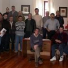Los encerrados posan en el salón de plenos del Ayuntamiento de Gordoncillo