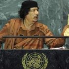 Fotografía de archivo del lider libio, Muamar al Gadafi, hablando ante la asamblea general de Nacion
