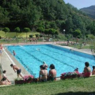 La piscina de La Pola acogerá varias actividades deportivas.