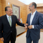El presidente de las Cortes, Luis Fuentes, recibe al presidente del Consejo de Cuentas de Castilla y León, Mario Amilivia. ICAL