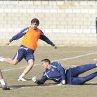 Los jugadores de la Cultural durante la sesión de trabajo para preparar el choque de mañana.