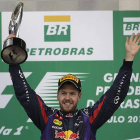 Sebastian Vettel, en lo más alto del podio del GP de Brasil, última carrera de la temporada.