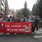 La alcaldesa de Villablino, Ana Luisa Durán, encabezó la marcha que recorrió siete kilómetros.