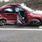 Estado en el que quedó el Ford Focus en el que viajaban el fallecido y su hermano. L. G.