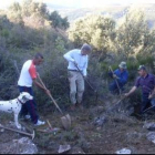 Carballo y miembros del PRB, en la sierra de La Lastra.