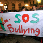 Manifestación en protesta por agresiones sufridas por profesores en otra provincia. TONI GARRIGA / EFE