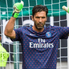 Gianluigi Buffon en su primer encuentro con el Paris Saint-Germain.