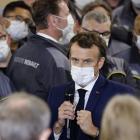 Macron, en una visita ayer a la factoría de Renault. LUDOVIC MARIN
