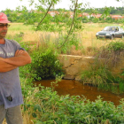 Lucio Alonso, junto al río Jamuz, pocos días después de ser elegido pedáneo en el 2003.