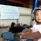 Unos 30 bolivianos no han podido viajar a España por la cancelación de vuelos de la LAB