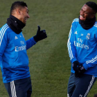 Casemiro y Vinicius, durante uno de los últimos entrenamientos del Real Madrid. JUANJO MARTIN