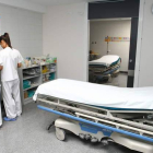 El Hospital del Bierzo ha aumentado en más del 20% su actividad en quirófano, pero la demanda obliga a derivar pacientes.
