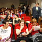 Decenas de mujeres se interesaron por la conferencia. de la mata