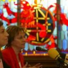 Susana Travesí y Evelia Fernández, en la rueda de prensa de ayer