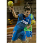 Rodrigo, durante un entrenamiento con el Abanca Ademar. RAMIRO