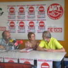 Pedro Núñez de Csif, Reme González de CC.OO. y Jesús Carballo (UGT), ayer en rueda de prensa.