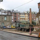 La Casa del Notario, a la izquierda, ayer junto al aparcamiento que está siendo ampliado.