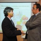 Joaquín Ramírez, presidente de Aletic, con Julio Casado ayer.