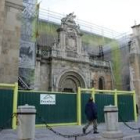 Los andamios llegan a la basílica de San Isidoro para las obras de restauración del tejado