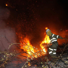 Imagen de archivo de un incendio forestal en Villafeile, en septiembre de este año.