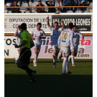 Viola, con sus dedos índices hacia el cielo, celebra el gol del empate a dos goles.