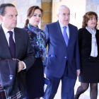 Amilivia, Clemente, Encabo y María Jesús Pascual, ayer, a su llegada a las Cortes.