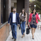 Tudanca, Andrea Carrascal, de Juventudes, y Ana Sánchez, ayer. EFE