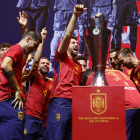 Un momento de la celebración, con la copa al frente. R. JIMÉNEZ