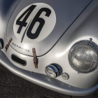 El 356 SL «nº 46» daría a Porsche su primera victoria internacional en las 24 Heures du Mans, una de las carreras fetiches para la marca. Para los amantes de la estadística: Porsche fabricó 7.627 unidades del 356 ‘original’ hasta 1955, año en