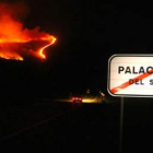 La lengua de fuego se aproximó al castro, a la entrada de Palacios.