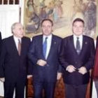 La delegación astorgana y los representantes de la Casa de León, antes del acto