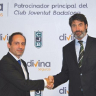 Armando Nieto, presidente de Divina Pastora, y Jordi Villacampa, del Joventut de Badalona, tras firmar el contrato de patrocinio.