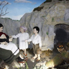En la imagen, la llamada ‘vieja del monte’ con dos niños. CAMPOS