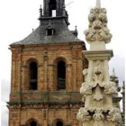 La torre rosada es el elemento más deteriorado del templo