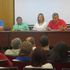 Sagrario González, en la Asamblea celebrada ayer junto a su directiva. FRANCISCO MIGUEL GARCÍA