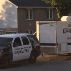 Una patrulla de la policía y una ambulancia, durante la operación antiterrorista en Strathroy (Ontario), este miércoles.