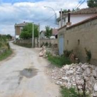 Un nuevo muro particular ocupa parte de la antigua carretera