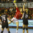 Nuria Gracia ayer fue autora de tres tantos