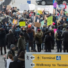 Manifestación en el aeropuerto JFK de Nueva York contra el cierre de fronteras.