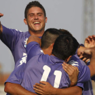 Los jugadores bañezanos celebran el gol marcado.