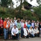 Los mandos de la Guardia Civil y sus esposas posaron junto con la vicepresidenta comarcal en Orellán